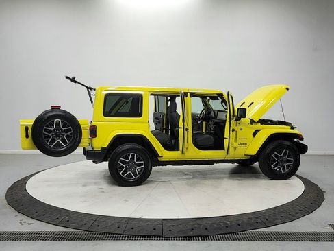 Used 2024 Jeep Wrangler Unlimited Sahara AWD/4WD image 16