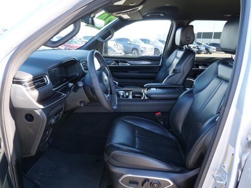 Used 2024 Jeep Wagoneer L 4WD image 17