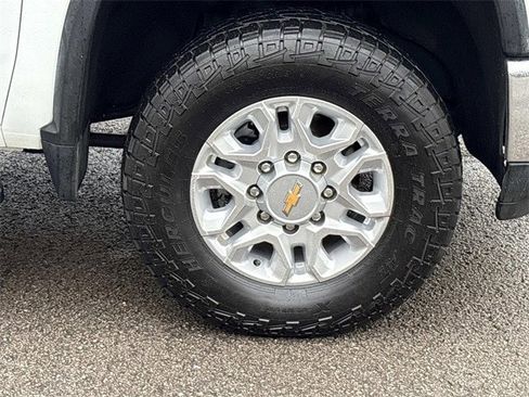 Used 2024 Chevrolet Silverado 2500 LT image 9