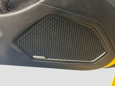 Used 2020 Lamborghini Huracan EVO RWD image 19