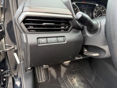 Used 2024 Nissan Altima 2.5 SV FWD image 17
