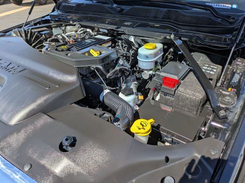 Used 2025 RAM 2500 Laramie AWD/4WD image 33