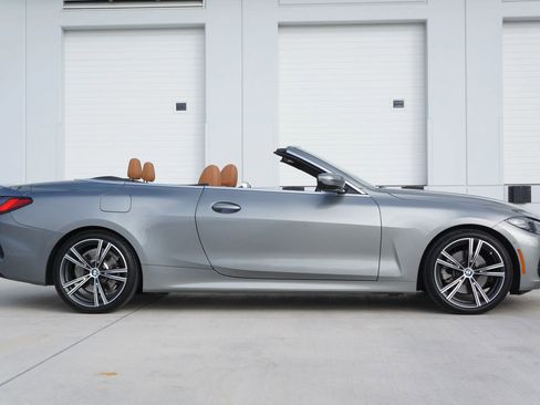 Used 2024 BMW 430i Convertible w/ Premium Package image 21
