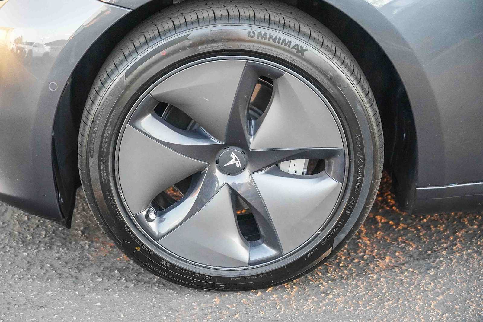 Used 2018 Tesla Model 3 Long Range RWD image 11