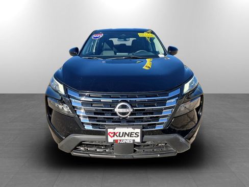 Used 2024 Nissan Rogue SV image 4