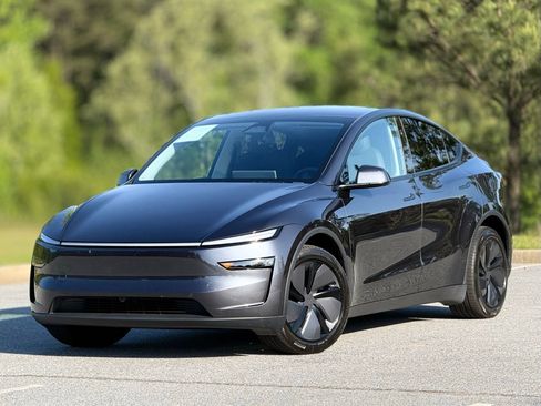Used 2026 Tesla Model Y 2WD image 5