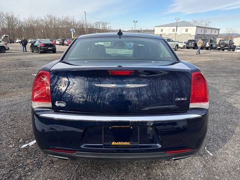Used 2017 Chrysler 300 Limited image 8