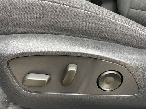 Used 2024 Chevrolet Traverse LT image 24