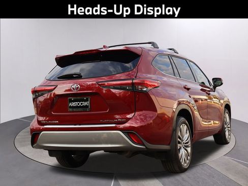 Used 2023 Toyota Highlander Platinum image 6