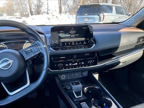 Used 2023 Nissan Rogue SL w/ SL Premium Package image 17