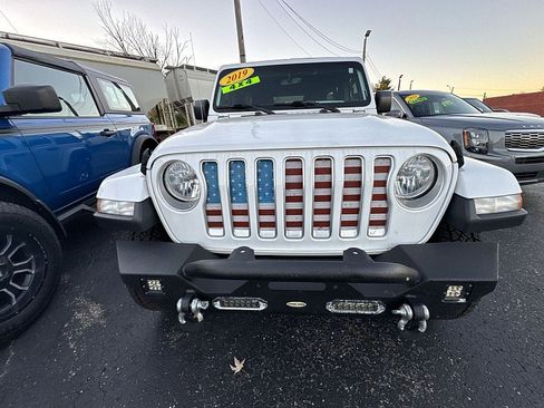 Used 2019 Jeep Wrangler Unlimited Sahara w/ Uconnect 4C Nav & Sound Group image 11