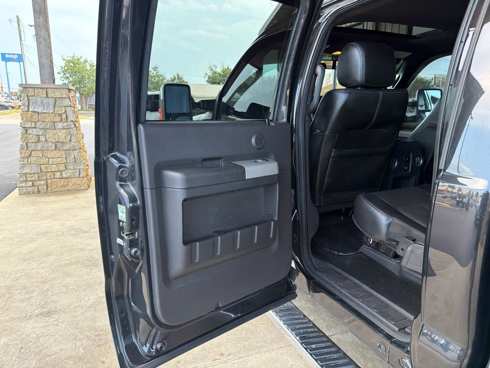 Used 2015 Ford F250 Lariat w/ Lariat Ultimate Package AWD/4WD image 2