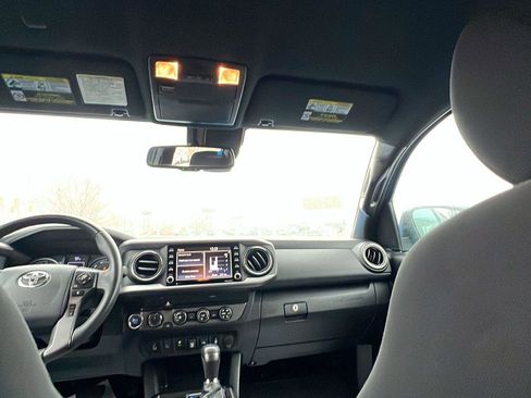 Used 2020 Toyota Tacoma TRD Sport image 19