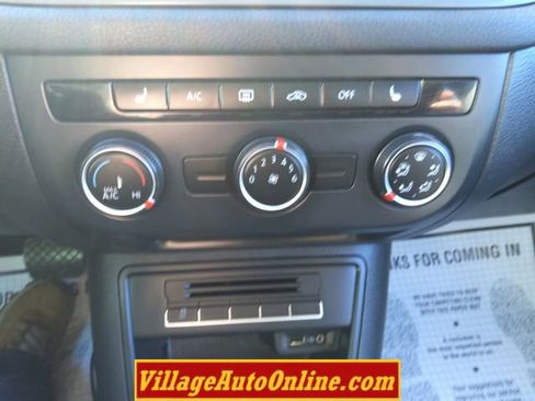 Used 2016 Volkswagen Tiguan SE image 44