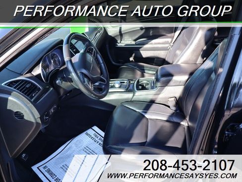 Used 2018 Chrysler 300 Touring L RWD image 13