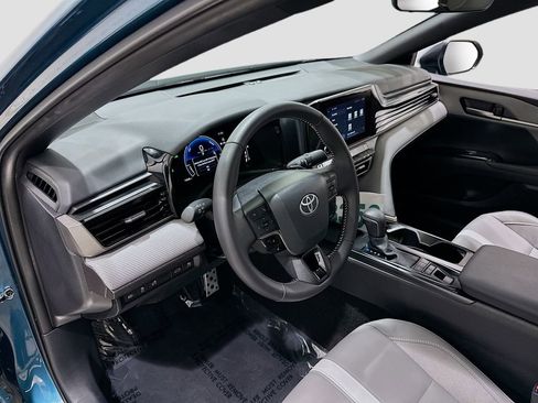 Used 2025 Toyota Camry SE w/ Convenience Package FWD image 9