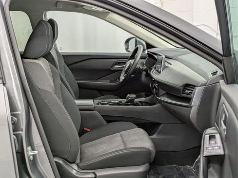 Used 2024 Nissan Rogue SV AWD/4WD image 18