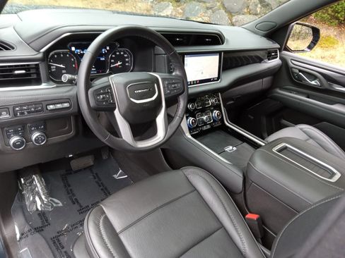 Used 2021 GMC Yukon Denali w/ LPO, Illumination Package image 13