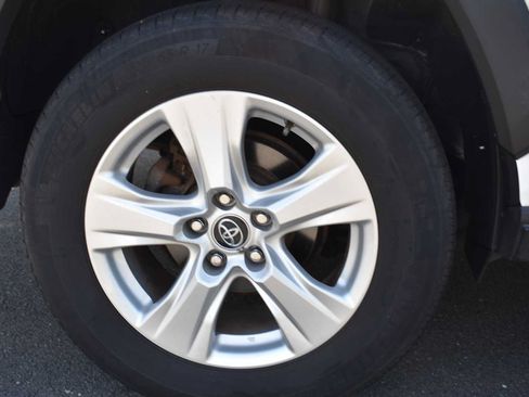 Used 2021 Toyota RAV4 XLE AWD/4WD image 23