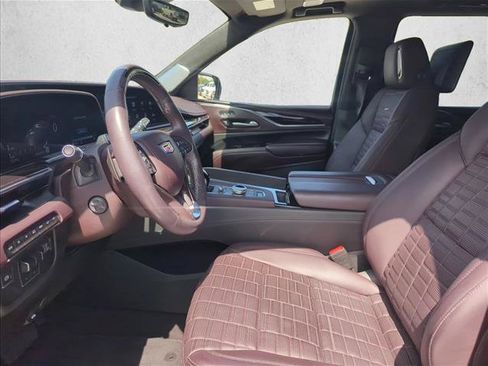 Used 2024 Cadillac Escalade ESV Sport Platinum w/ LPO, ONYX Package AWD/4WD image 16