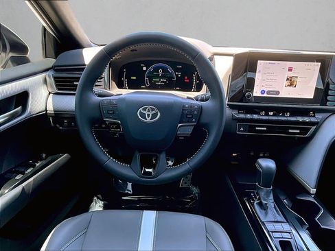Used 2025 Toyota Camry SE w/ Convenience Package FWD image 7