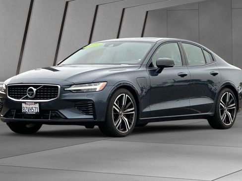 Used 2019 Volvo S60 T8 R-Design image 8