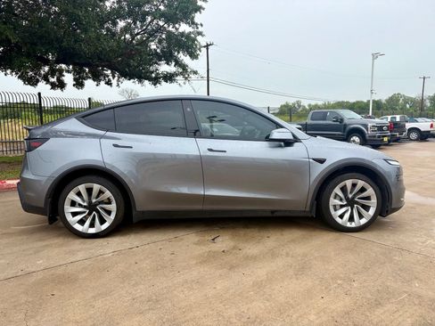 Used 2026 Tesla Model Y 2WD image 2
