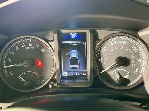 Used 2021 Toyota Tacoma TRD Off-Road image 14