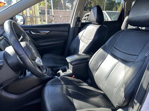 Used 2020 Nissan Rogue SL w/ Premium Package image 18