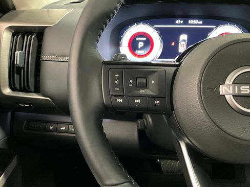 Used 2024 Nissan Pathfinder Platinum w/ Cargo Package image 18