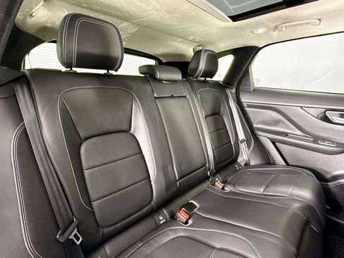 Used 2019 Jaguar F-PACE R-Sport image 15