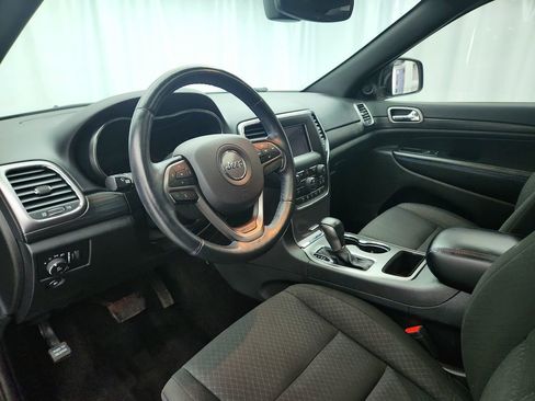 Used 2019 Jeep Grand Cherokee Laredo image 10