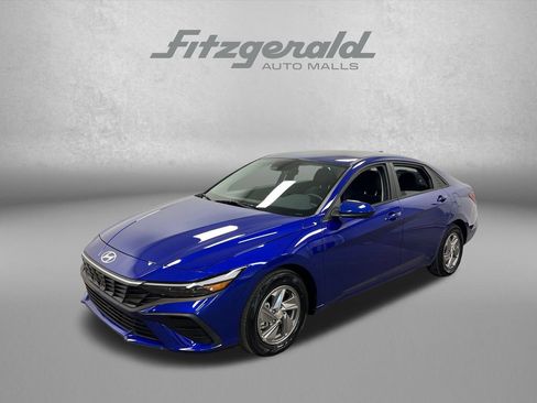 Used 2025 Hyundai Elantra SE w/ Cargo Package FWD image 1