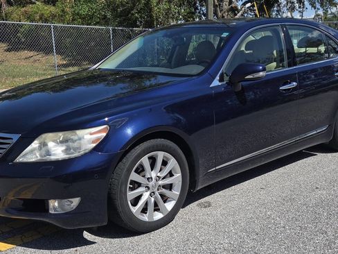 Used 2011 Lexus LS 460 AWD w/ Comfort Pkg image 12
