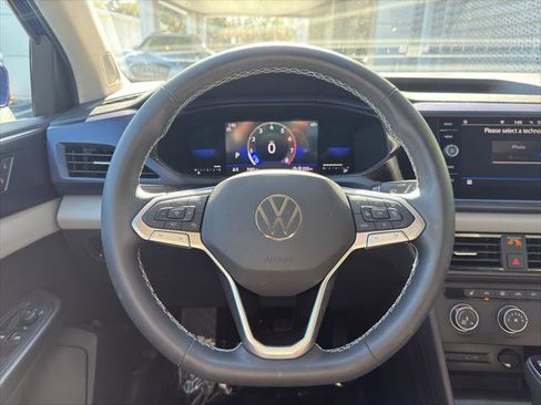 Used 2022 Volkswagen Taos SE w/ Driver Assistance Package FWD image 14