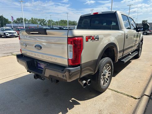 Used 2017 Ford F250 King Ranch w/ FX4 Off-Road Package AWD/4WD image 5
