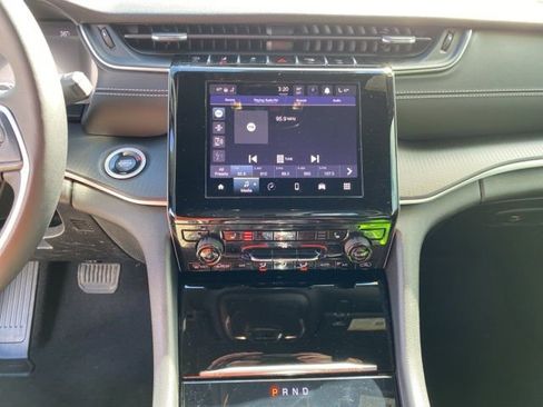 Used 2024 Jeep Grand Cherokee Altitude image 28