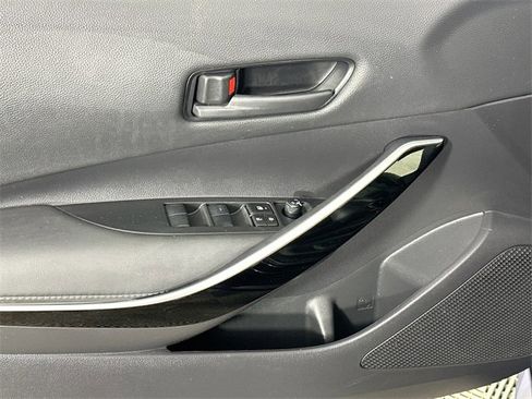 Used 2022 Toyota Corolla LE image 23