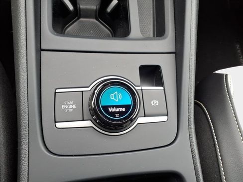 Used 2025 Volkswagen Tiguan SE image 18