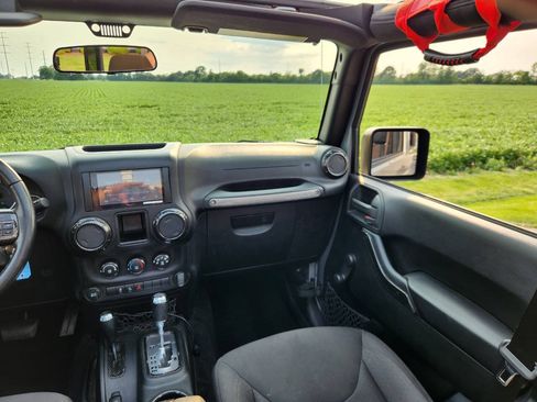Used 2016 Jeep Wrangler Unlimited Sport w/ Connectivity Group AWD/4WD image 18