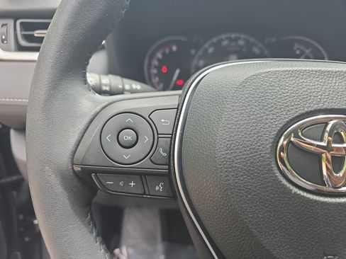Used 2023 Toyota RAV4 XLE Premium FWD image 16