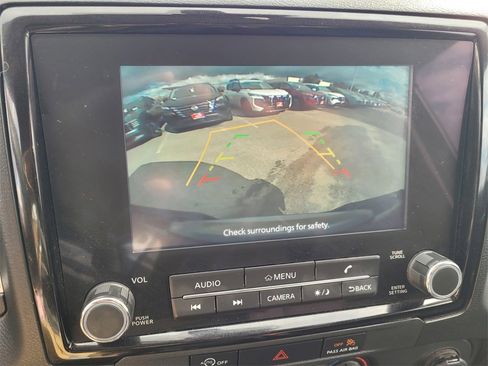 Used 2023 Nissan Frontier SV image 19