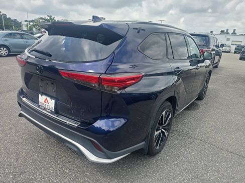 Used 2022 Toyota Highlander XSE AWD/4WD image 5