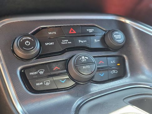 Used 2018 Dodge Challenger R/T Scat Pack w/ Leather Interior Group RWD image 40