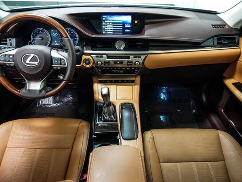 Used 2018 Lexus ES 350 w/ Luxury Package w/Wood Trim FWD image 23