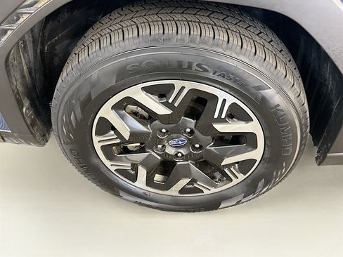 Used 2025 Subaru Forester Premium AWD/4WD image 11