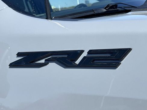 Used 2024 Chevrolet Silverado 2500 ZR2 w/ Technology Package image 8