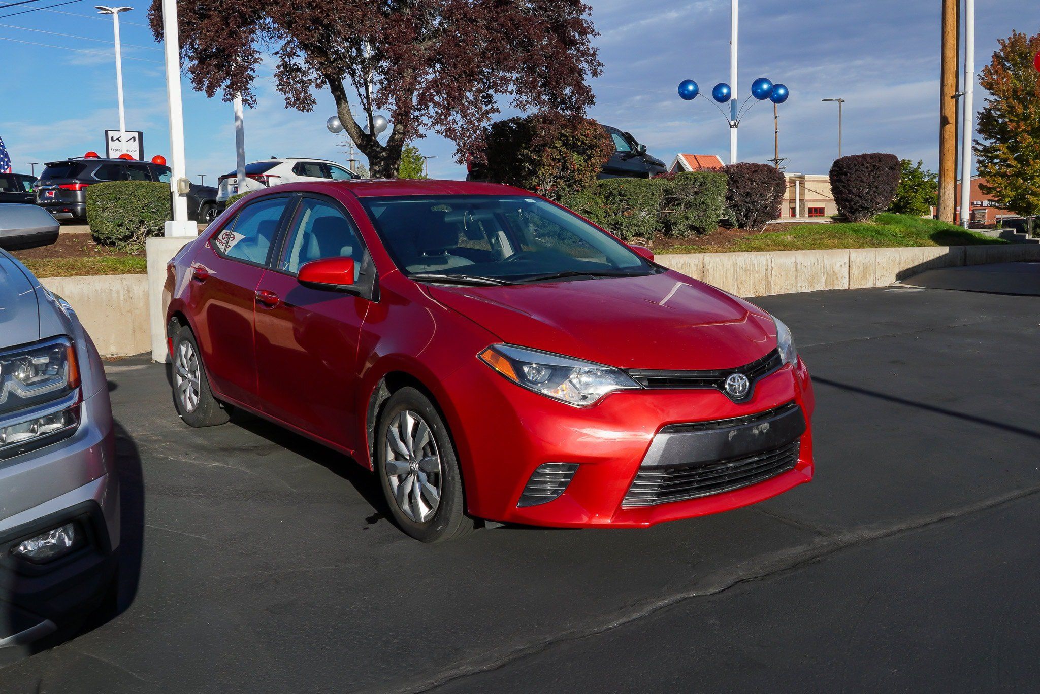 Used 2015 Toyota Corolla LE FWD image 2