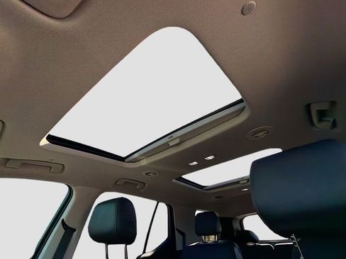 Used 2021 Chevrolet Traverse Premier image 28