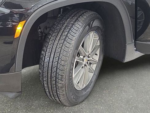 Used 2023 Chevrolet Traverse LT AWD/4WD image 31